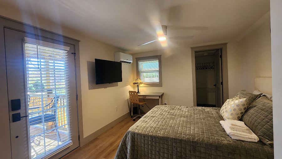 French Broad w Lower Deck Entry/Exit & 2 Closets