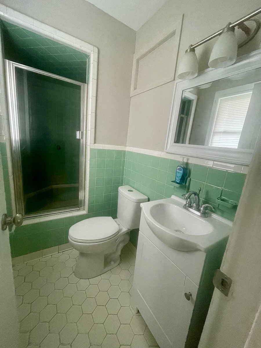 Main Suite Full Bathroom