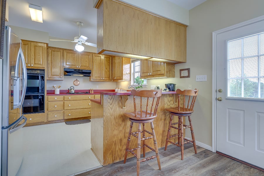 Kitchen breakfast bar
