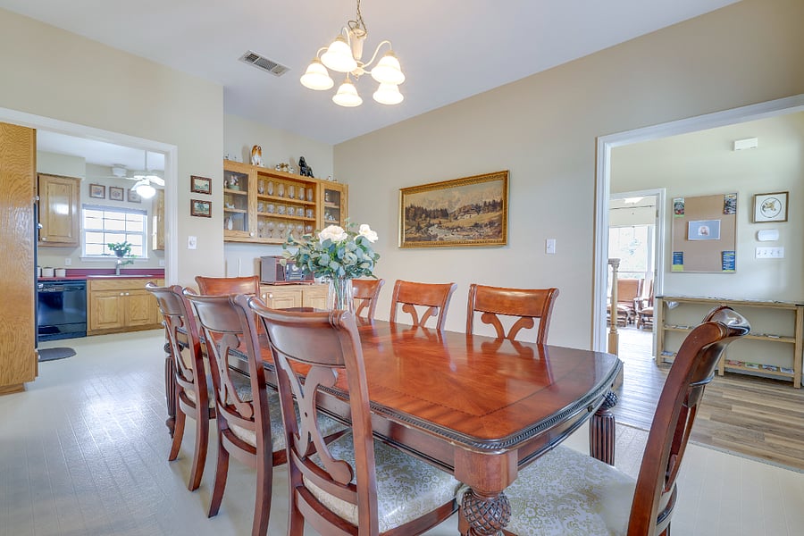 Easy access to kitchen and entry