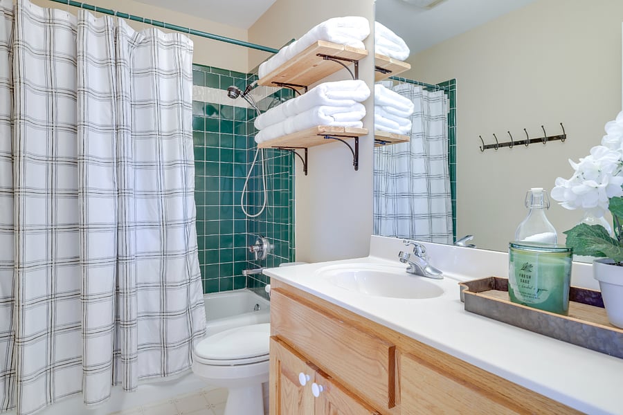 Secondary bathroom upstairs