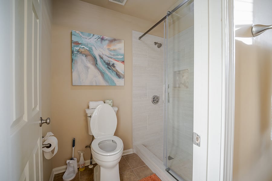 Full bathroom 2/upstairs