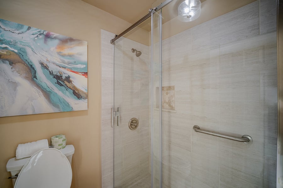 Full bathroom 2/upstairs walk in shower