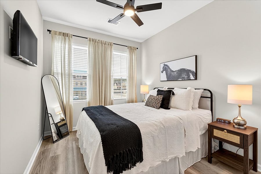 2nd Bedroom/Queen bed 