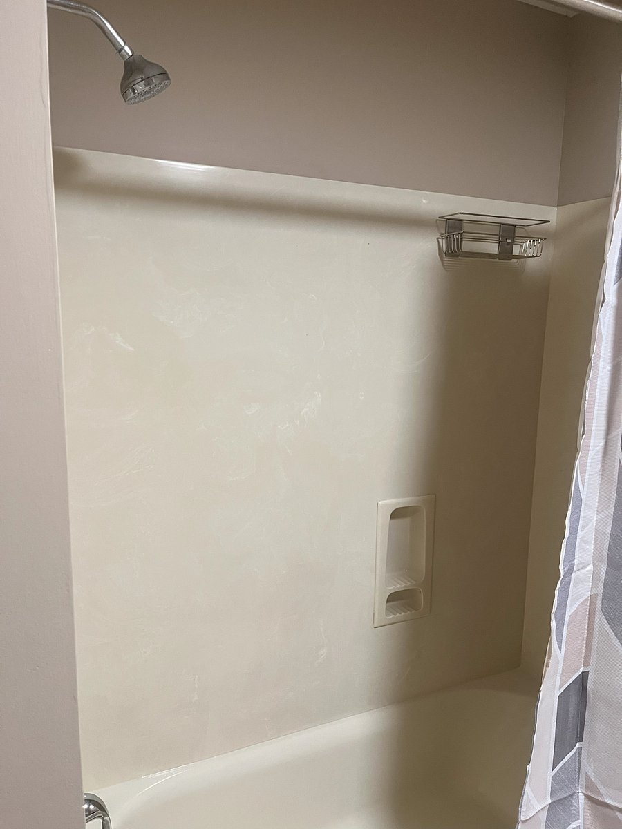 Bathtub/shower combination