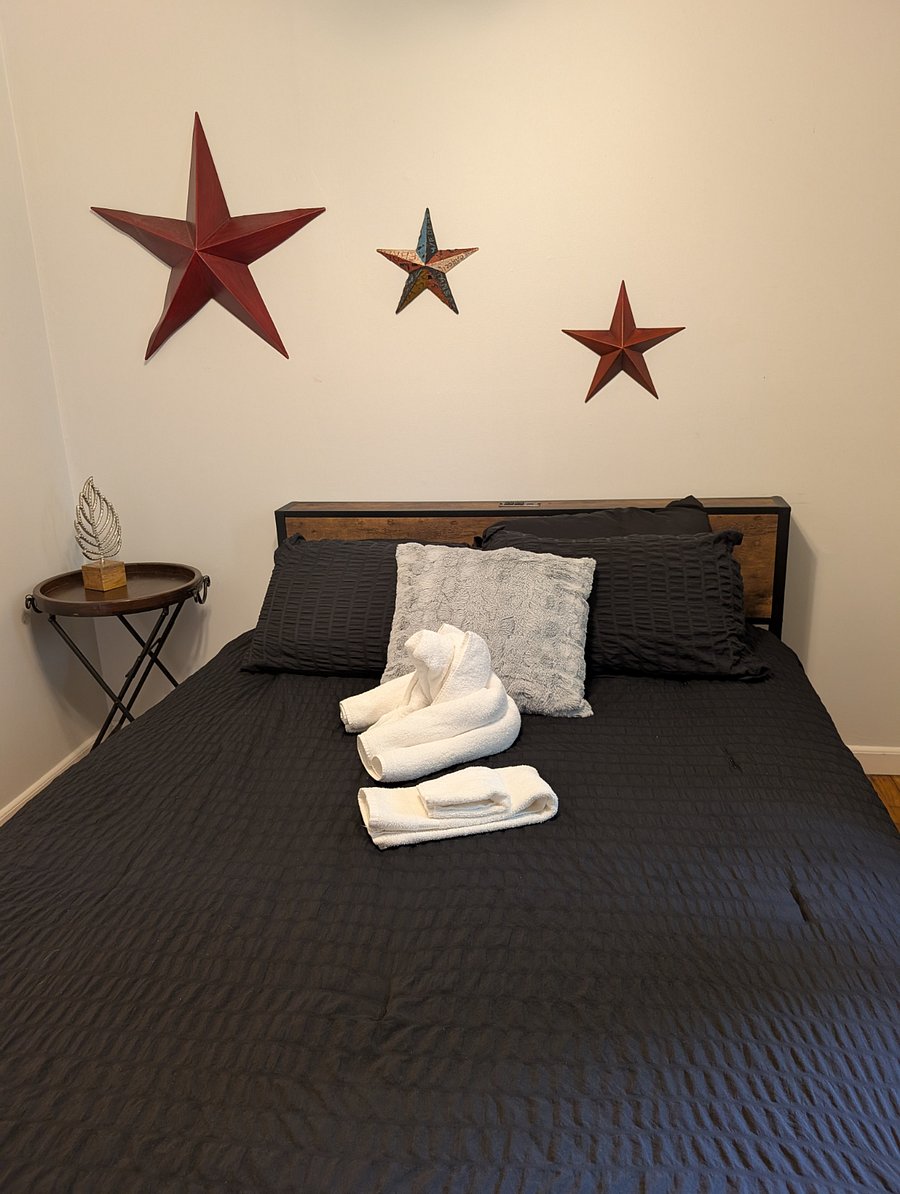 bed room 2 with queen bed