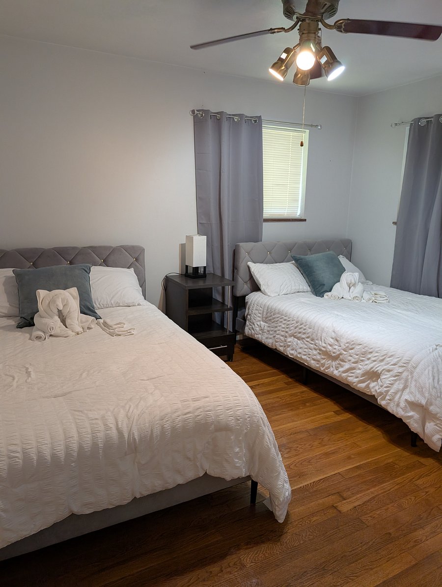 bed room 3 with 2 full size beds