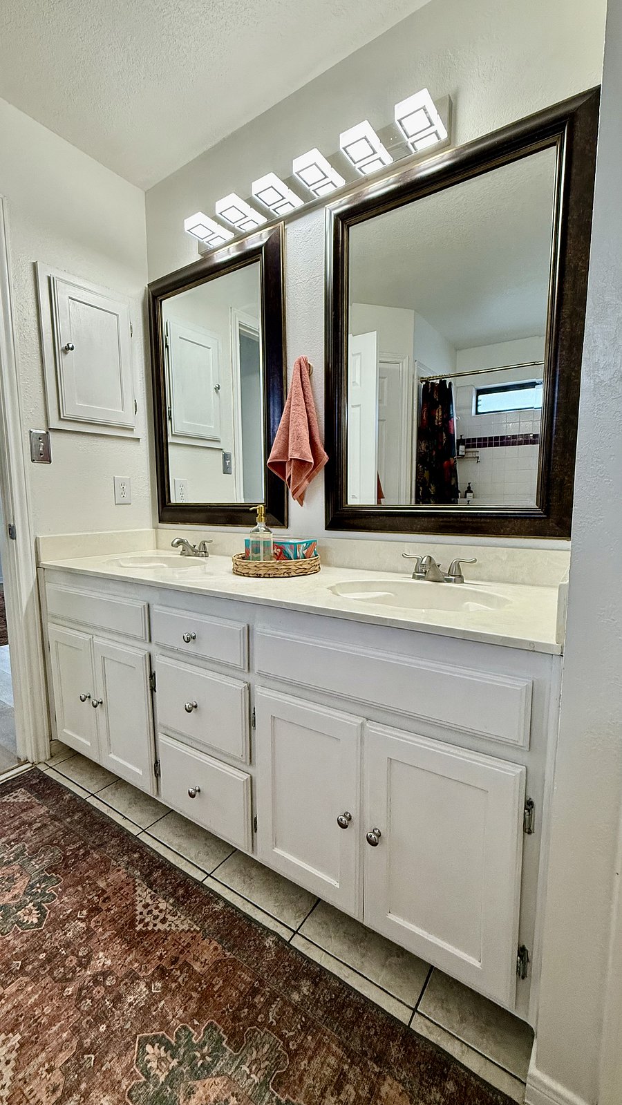 Master Suite - Vanity