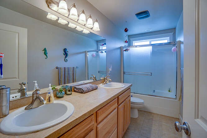 Upstairs third bath 