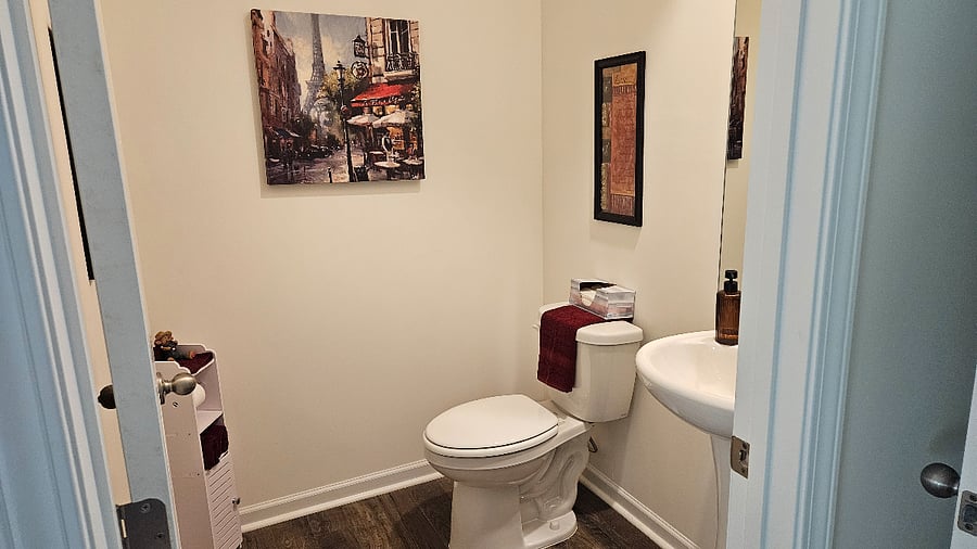 Downstairs 1/2 bath