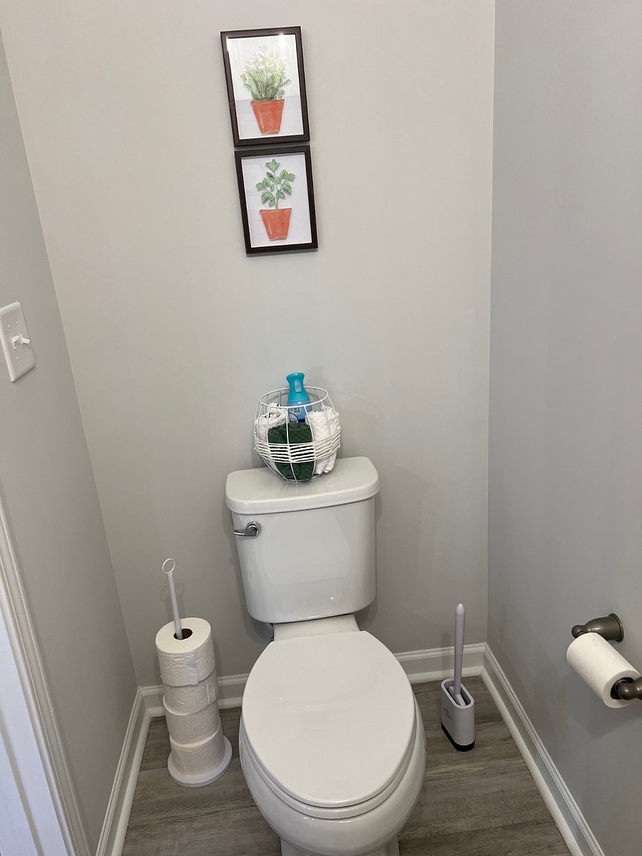 Downstairs 1/2 bath