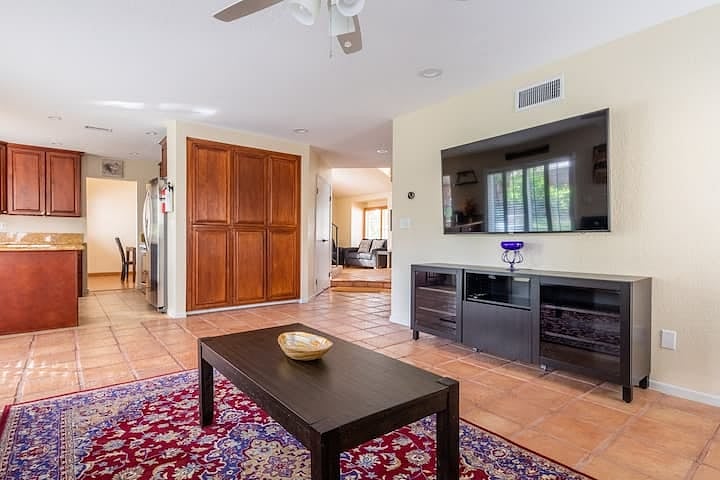 Plenty of extra kitchen and pantry storage for those grocery store visits!