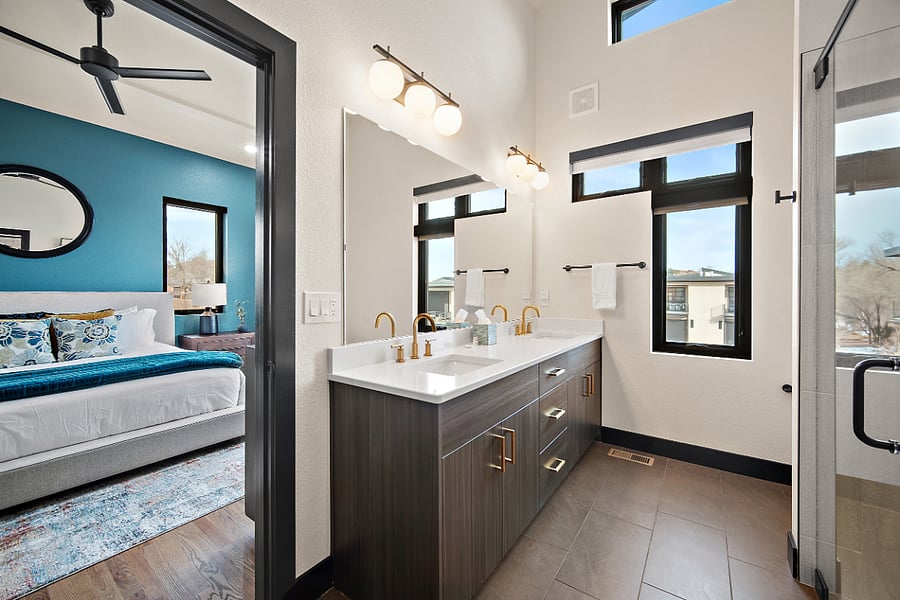 +2nd Floor
+Primary Suite
+King Bed
+Walk-In Closet
+Attached Bathroom
+Desk
+Dresser
+TV
