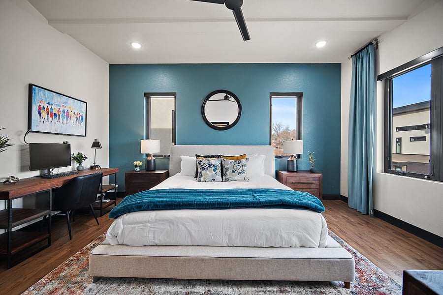 +2nd Floor
+Primary Suite
+King Bed
+Walk-In Closet
+Attached Bathroom
+Desk
+Dresser
+TV