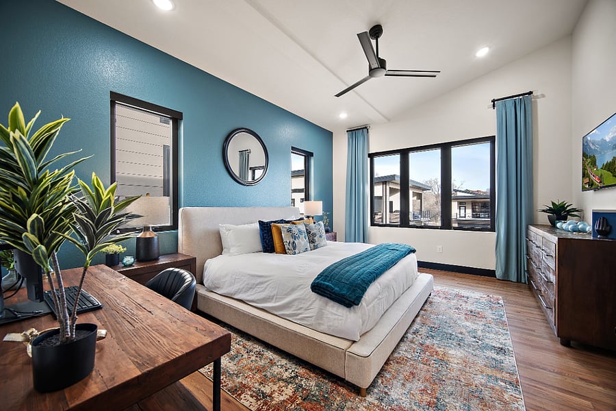 +2nd Floor
+Primary Suite
+King Bed
+Walk-In Closet
+Attached Bathroom
+Desk
+Dresser
+TV