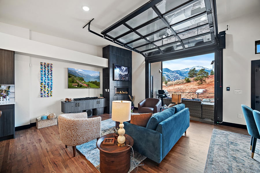+2nd floor
+Working fireplace
+Garage door space + patio
+Open concept kitchen and living room