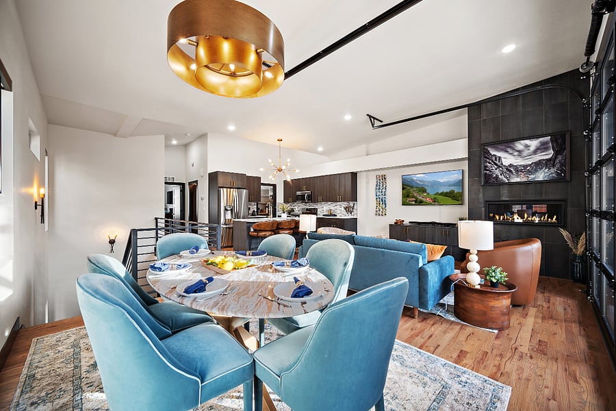 +2nd floor
+Dining for 6