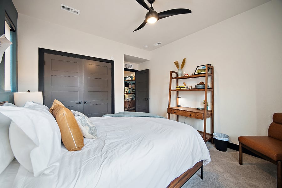 +1st Floor
+Queen bed
+Bedroom 2
