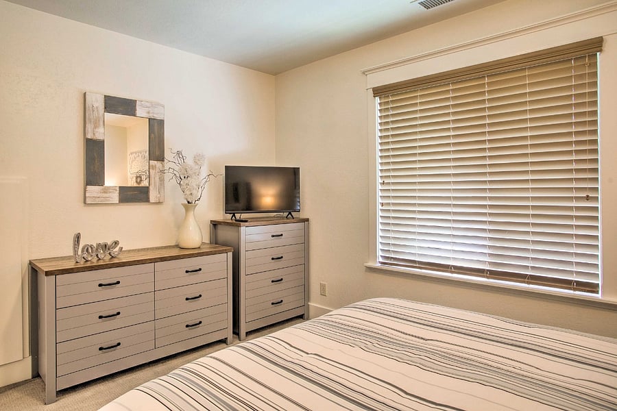 Second floor -Queen bedroom