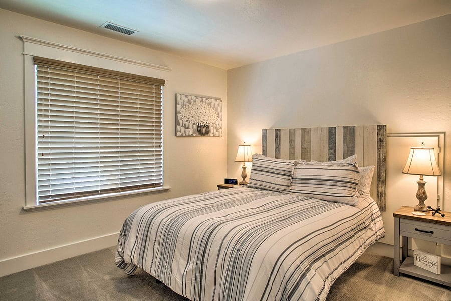 Second floor -Queen bedroom
