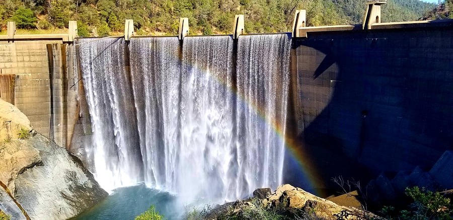 Lake Clementine and Clementine falls is a 10-minute drive away, or a beautiful Riverside hike