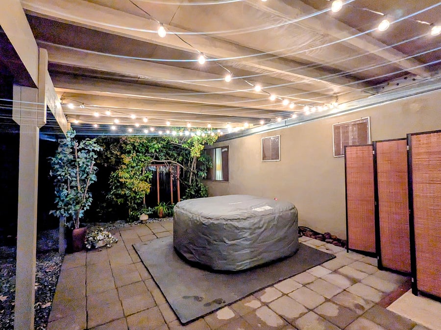 Saluspa Coronado hot tub is best fit for 2-3 people