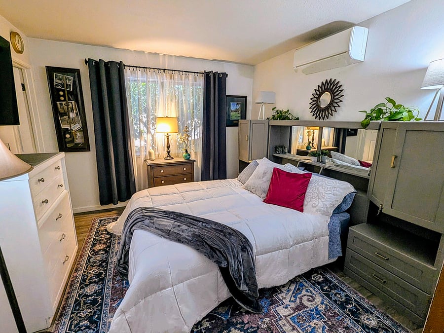 Master bedroom has private en suite bathroom attached.