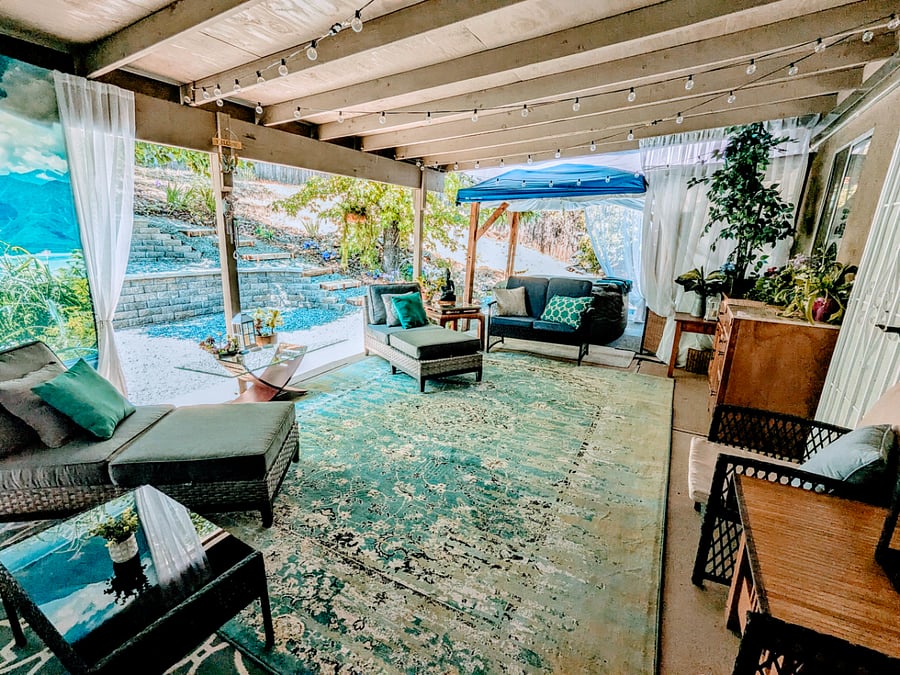 Great quality fast Wi-Fi means you can work outside and enjoy the beauty on the covered patio