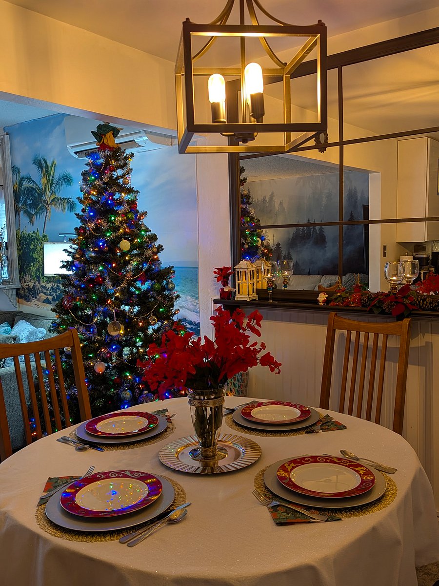 We have decor for all seasons including Christmas!