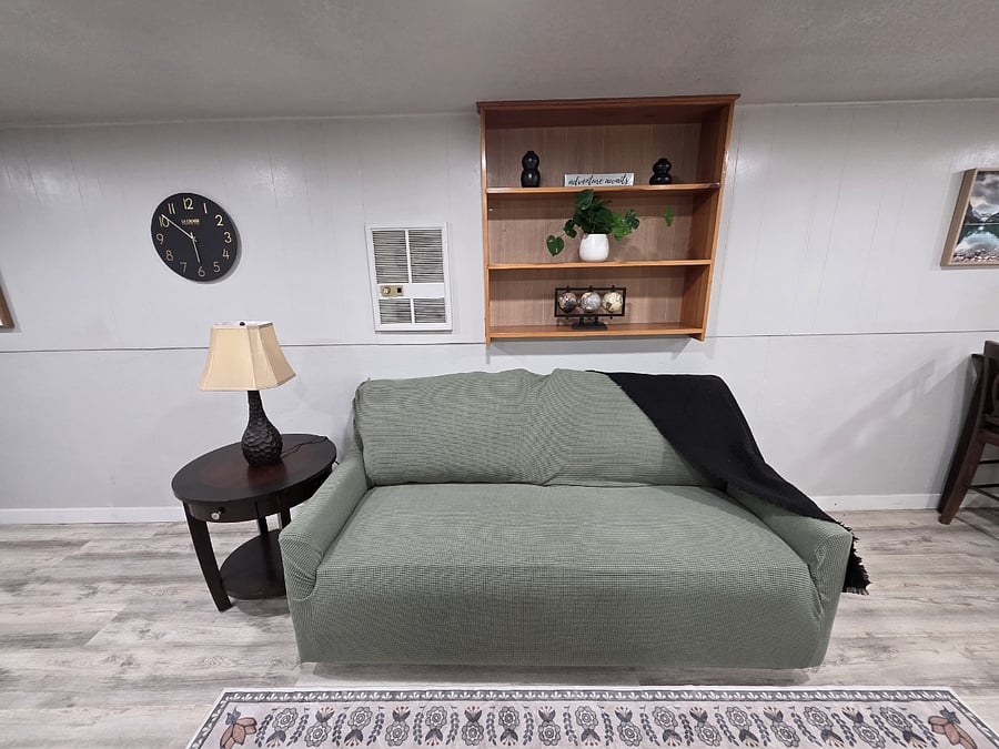 Pullout couch/sofa bed
