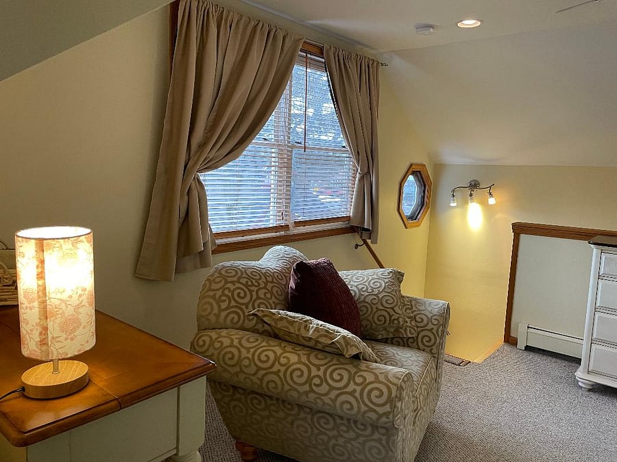 upstairs master bedroom