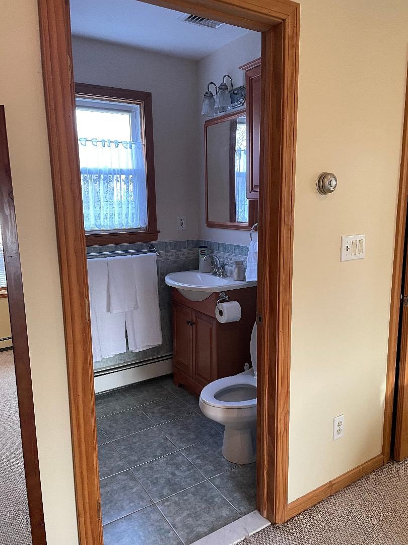 master bedroom bathroom