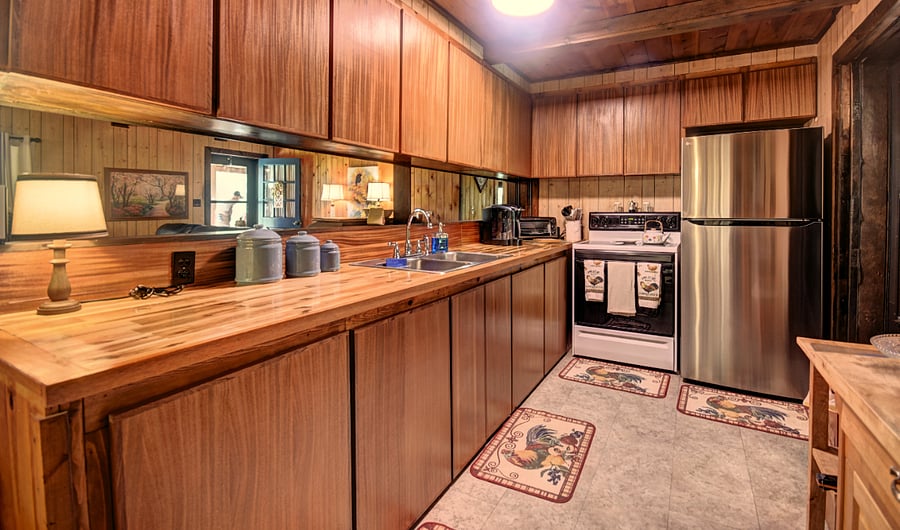 Updated kitchen, fridge with ice maker