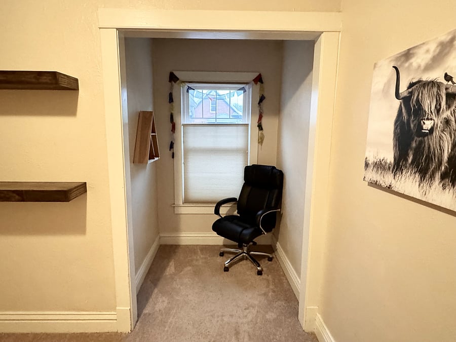 Option for desk to go in nook