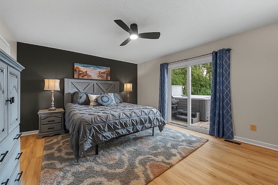 Master bedroom with Lakeview and morning sunrise!