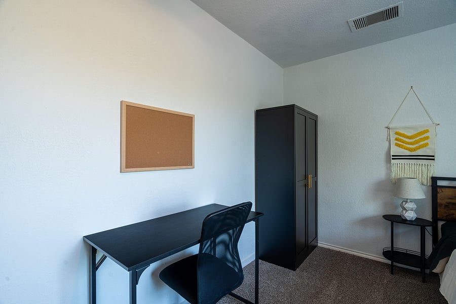 Yellow Room - Workspace