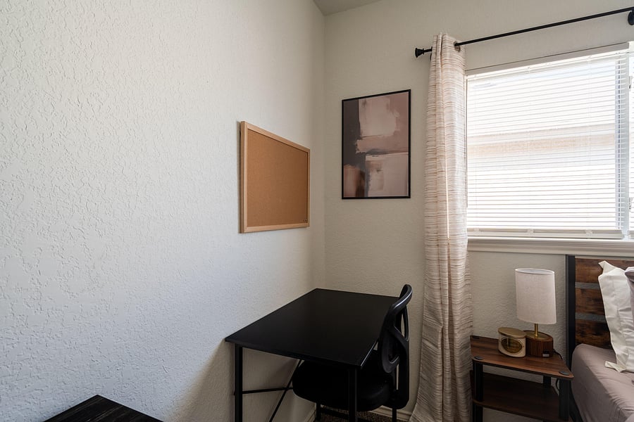 Beige Room - Workspace