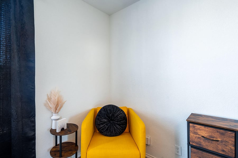 Yellow room - Comfy reading/sitting area