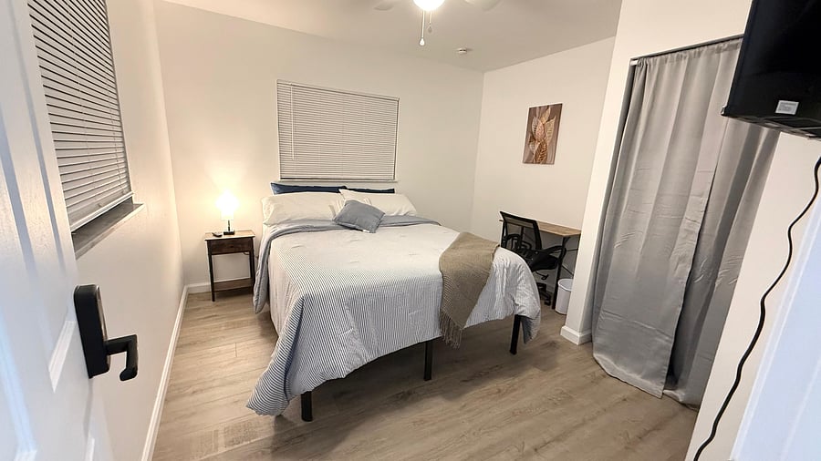 Spacious room with closet