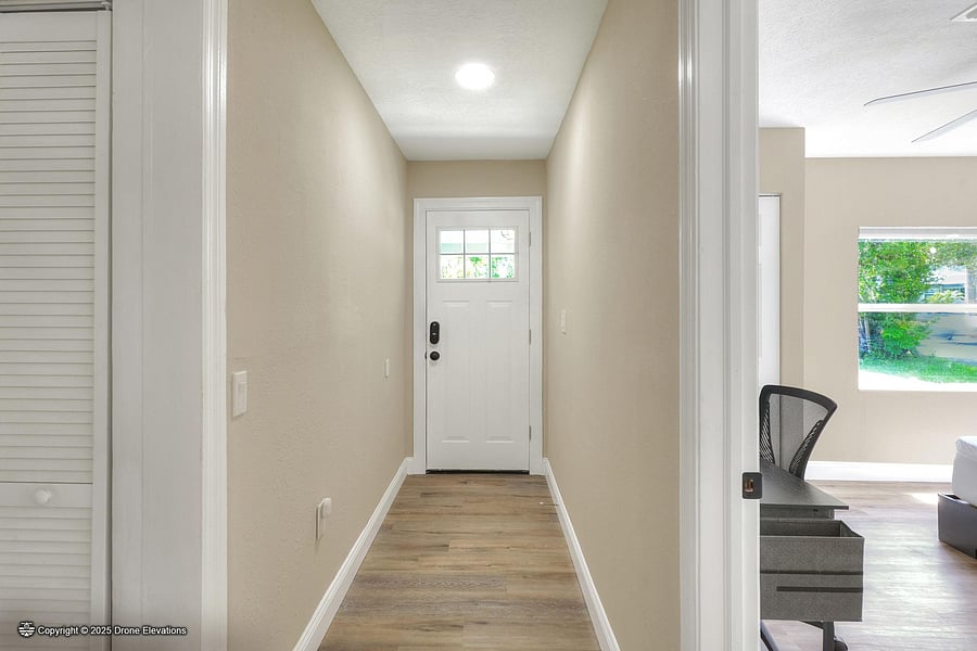 Hallway/Front Door