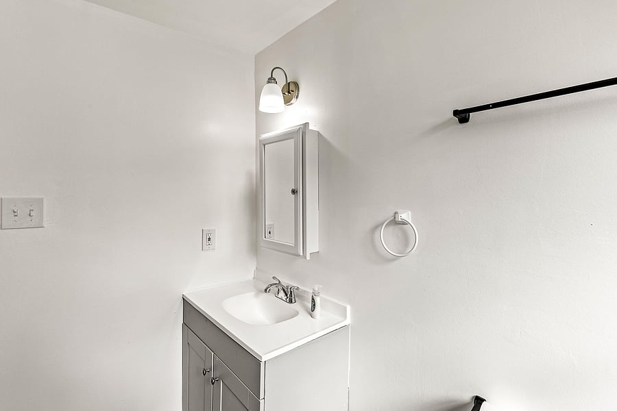 Bathroom2_Pic1