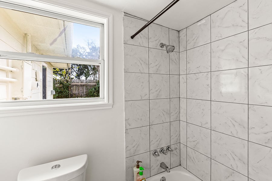 Bathroom2_Pic2