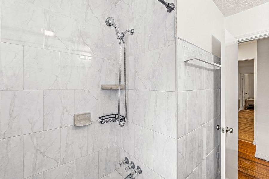 Bathroom1_Pic2