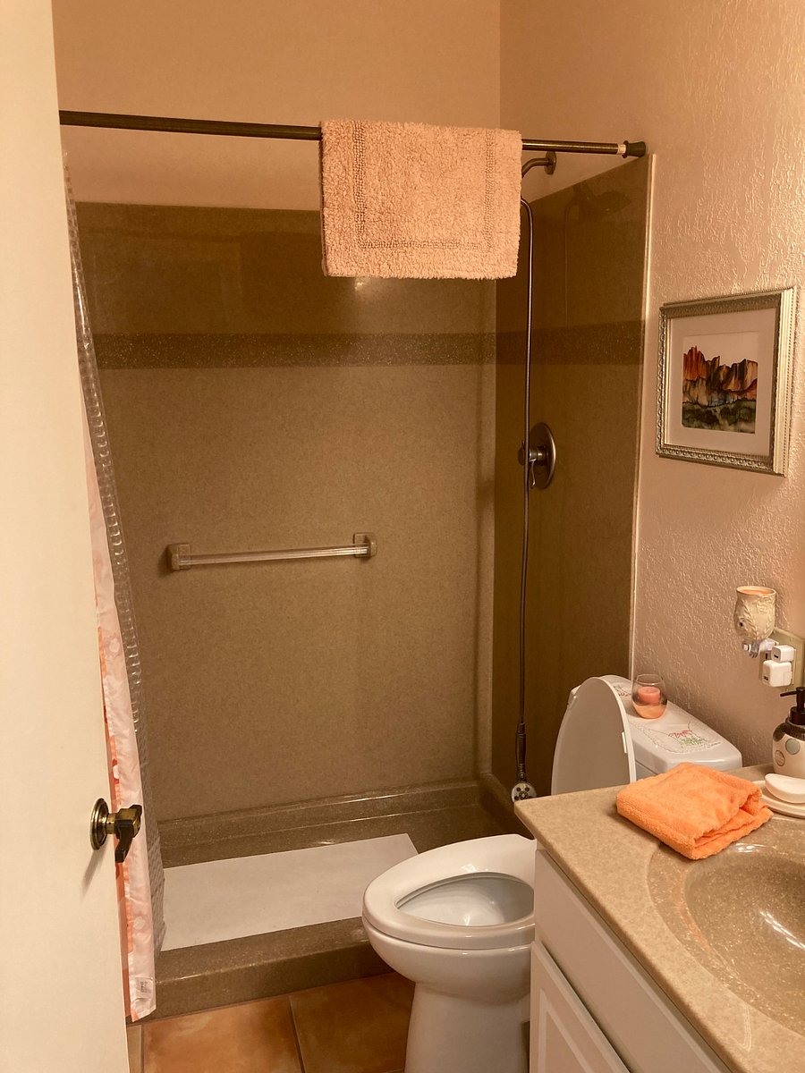 Guest bathroom.