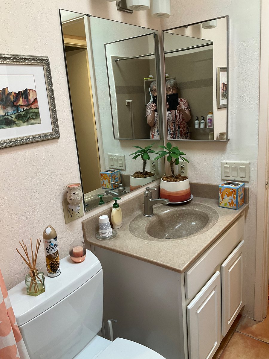 Guest bathroom.