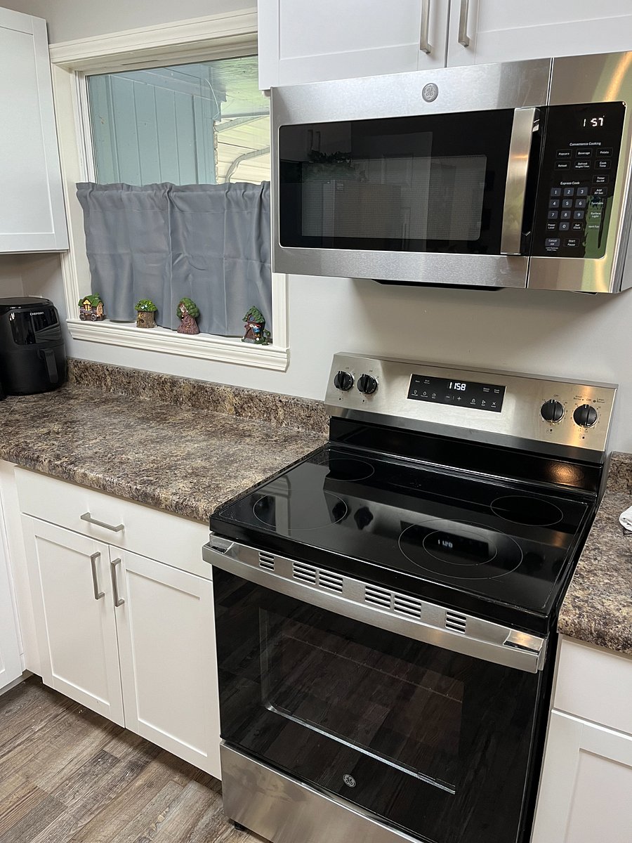 Stove and microwave NEW