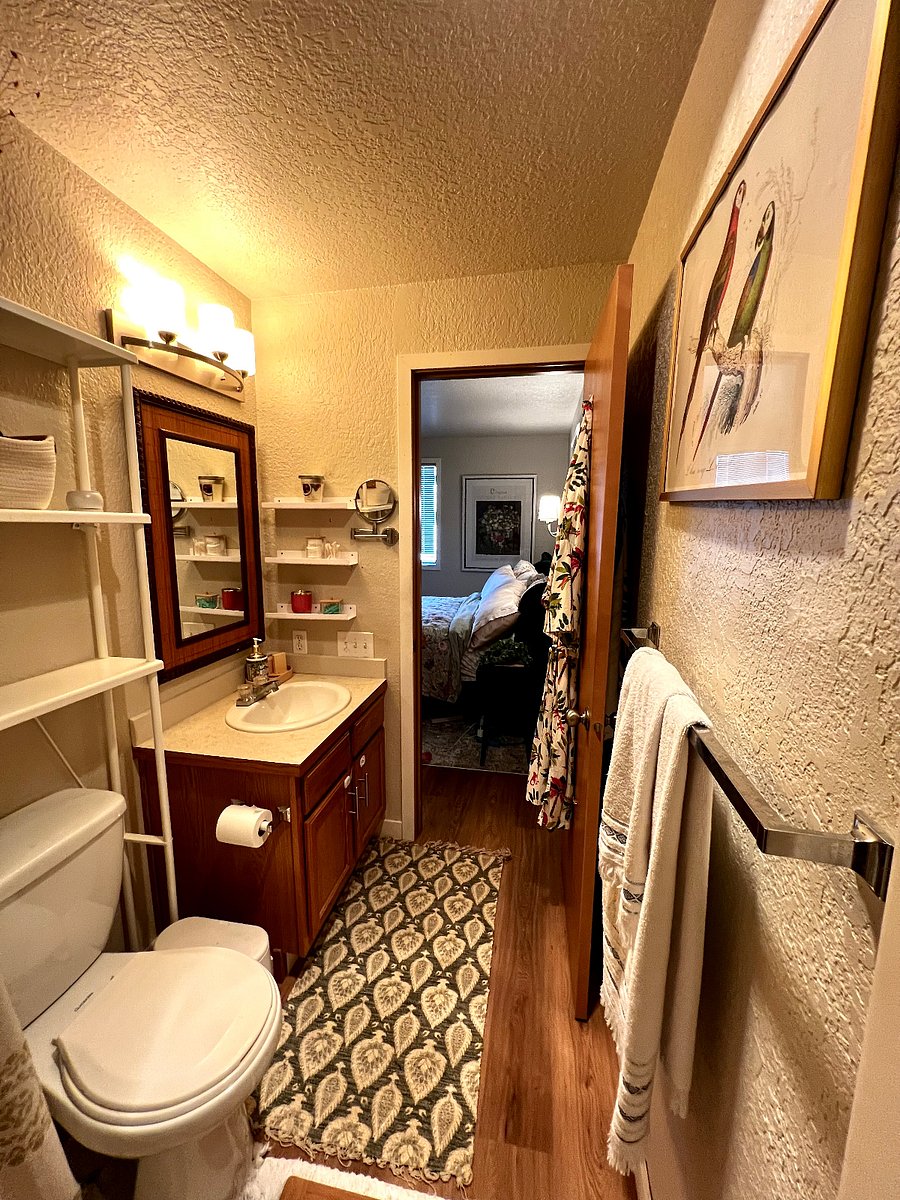 En-suite bathroom