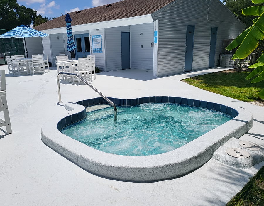 Hot tub
