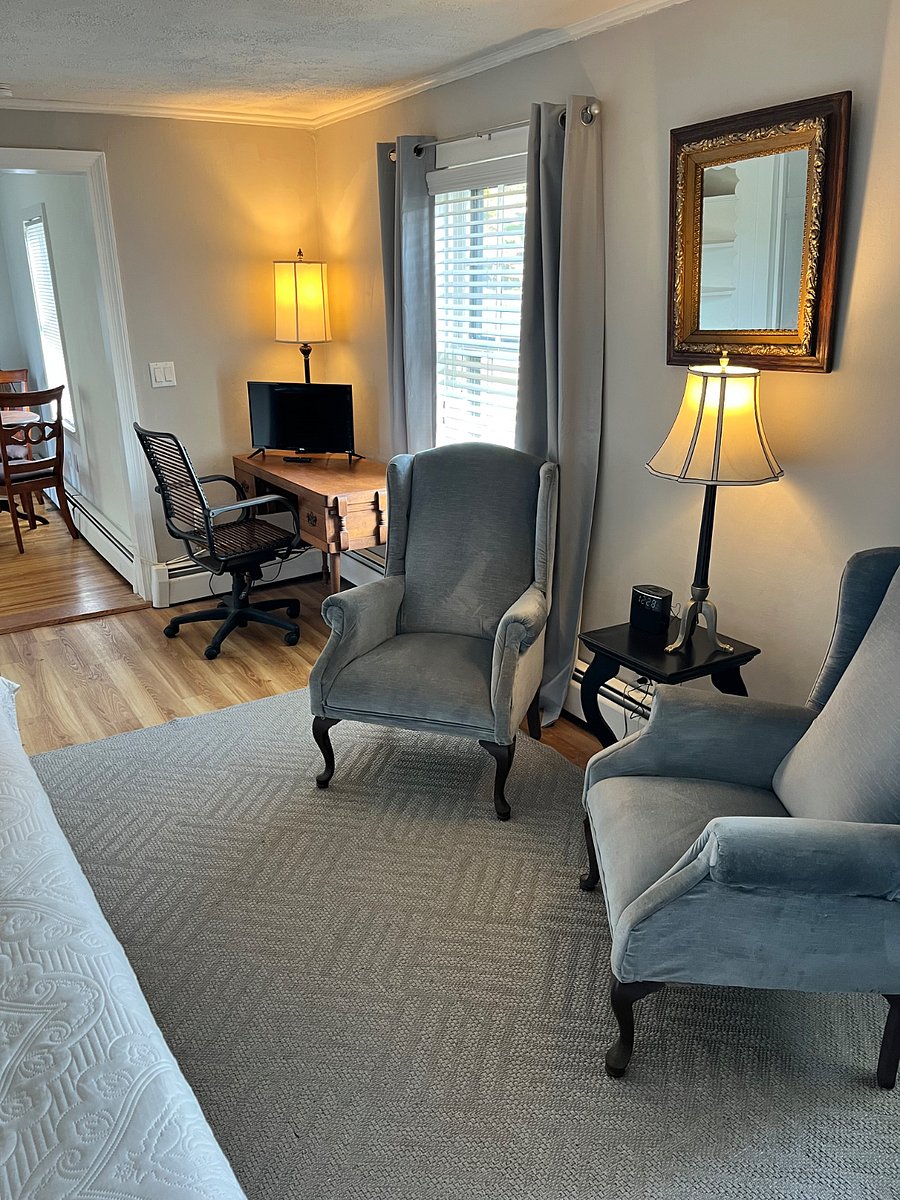 Desk with wifi and television