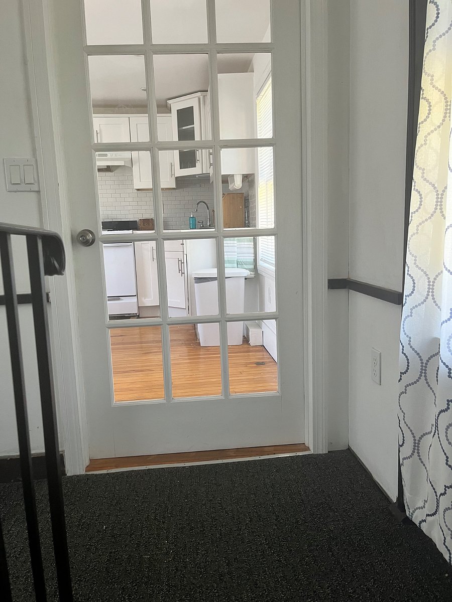Upstairs landing with entry to eat-in kitchen
